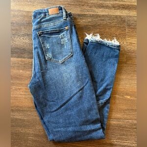 Judy Blue  women’s distressed skinny jeans 7/28